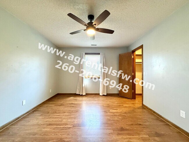 Building Photo - 3 Bedroom House