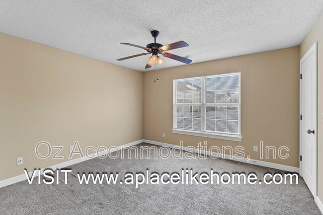 Building Photo - 807 SW Imperial Ln