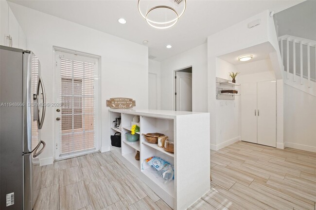 Building Photo - 622 SW 147th Ter