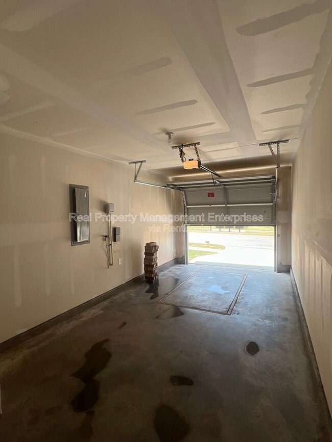 Building Photo - 14810 Razorbill Dr