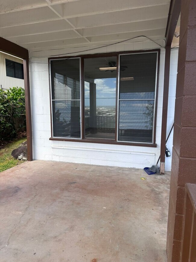Building Photo - 1701 Skyline Dr