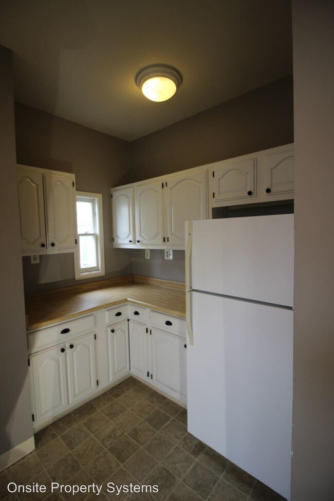 Building Photo - 3 br, 1.5 bath Apartment - 166 Carl Street