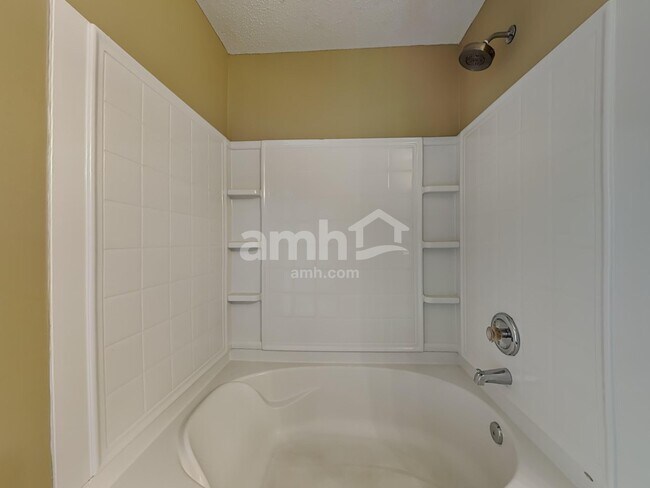 Building Photo - 836 Stockport Way