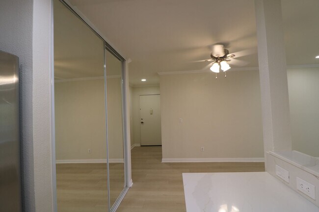 Building Photo - 5545 Canoga Ave