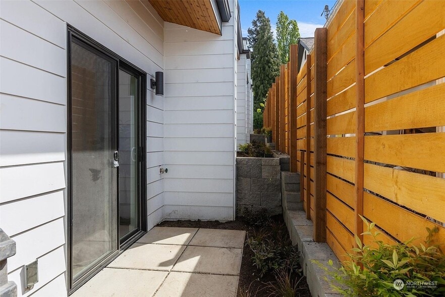 Building Photo - 4205 SW Raymond St