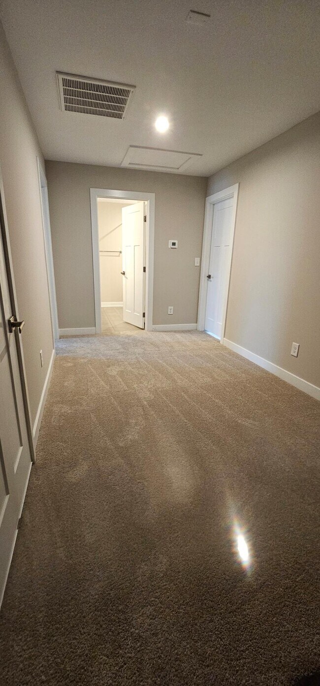 Building Photo - 12631 ES Draper Dr