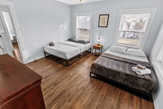 Building Photo - 3321 Charleston St