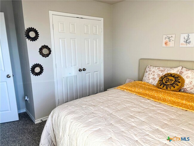 Building Photo - 305 Bobby Lou Ln