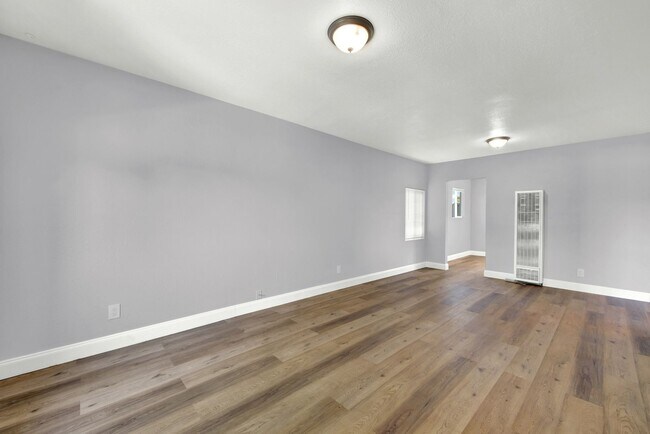 Building Photo - Great 2 Bed 1 Bath House in Vallejo -- AVA...