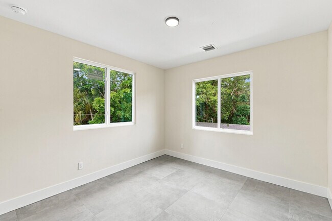 Building Photo - 4701 Evergreen Ave