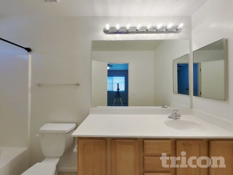 Building Photo - 3194 W Tanner Ranch Rd