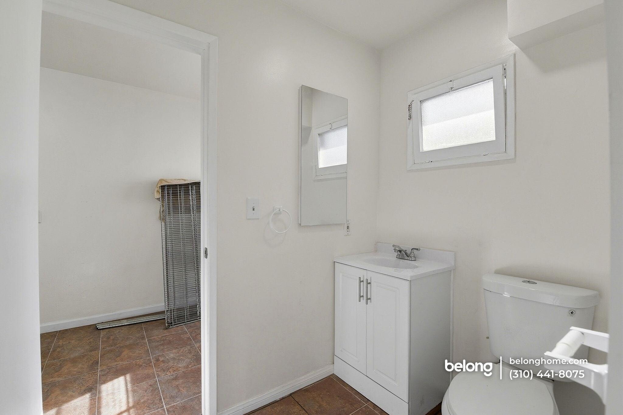 Building Photo - 18601 Keswick St