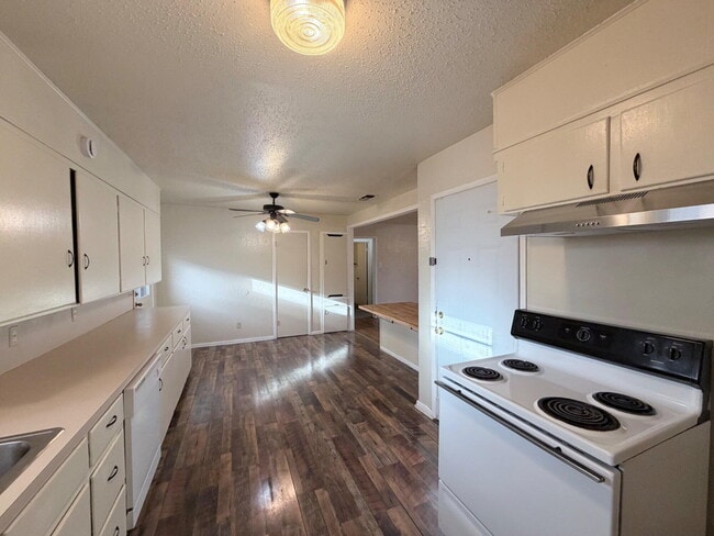 Building Photo - 2113 S Loop 289