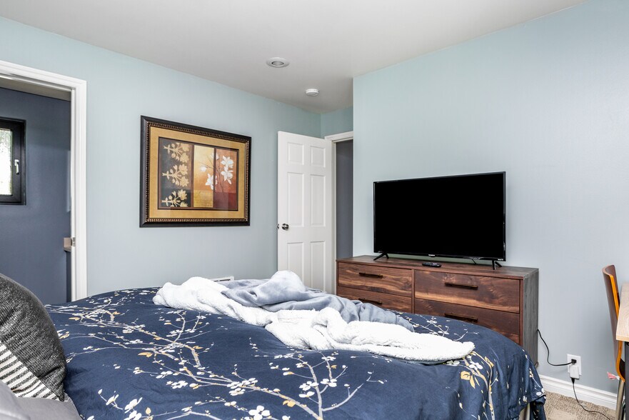 Building Photo - 1629 13th Ave