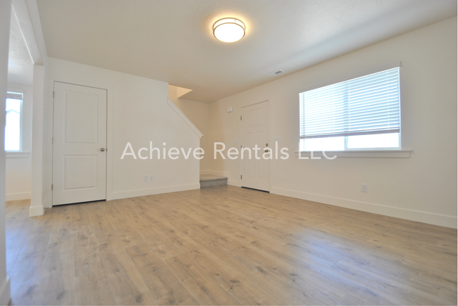 Building Photo - 360 N 2650 W