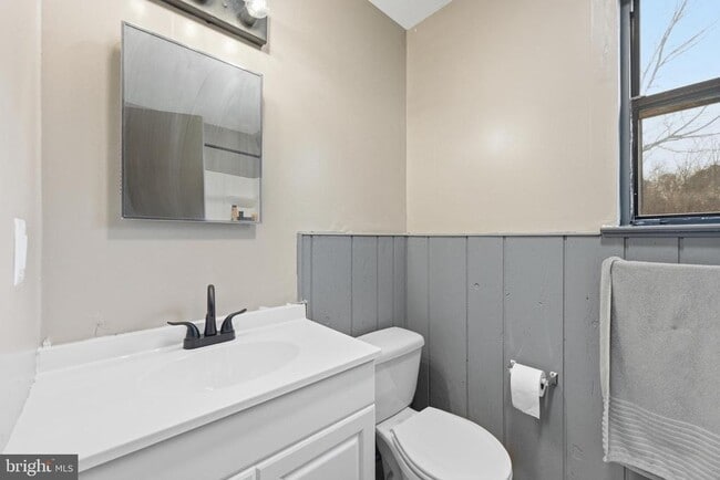 Building Photo - 548 Loch Lomond Dr