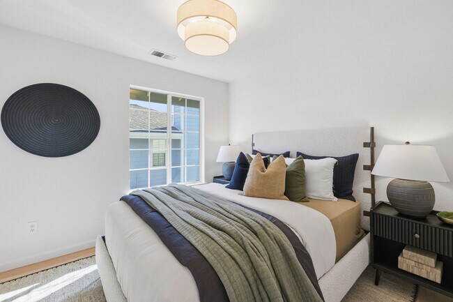 Building Photo - 15 Aaron Dr