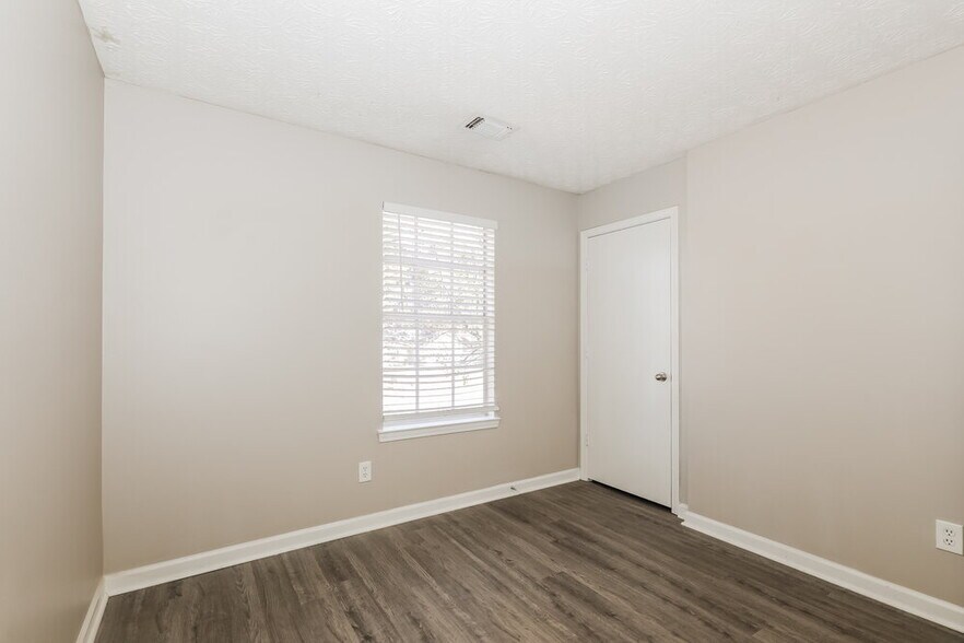 Building Photo - 1341 Birdsong Ln