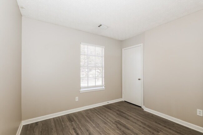 Building Photo - 1341 Birdsong Ln