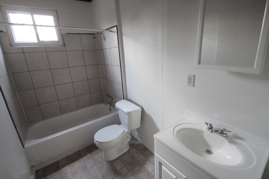 Building Photo - 405 S Trenton Ave