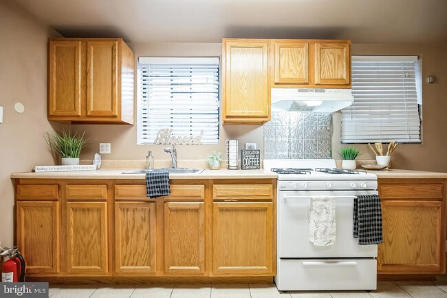 Building Photo - 1124 S 15th St