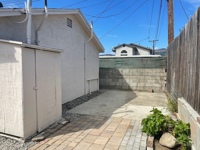 Building Photo - Freshly Renovated Studio with Yard & Mount...