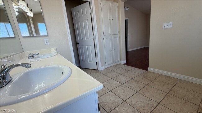 Building Photo - 8101 Yellow Daisy Ave