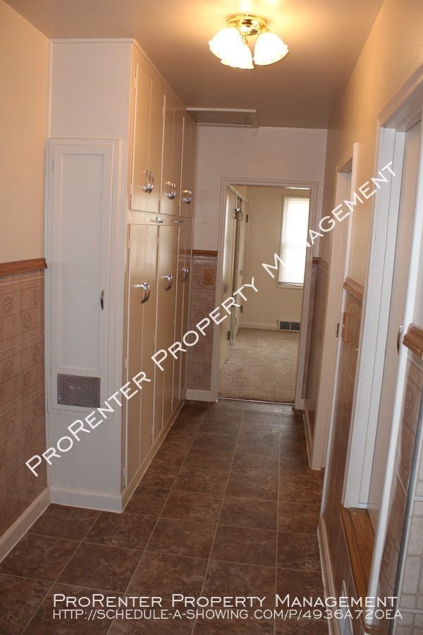 Building Photo - Spacious 1 Bed, 1 Bath Ogden Apartment