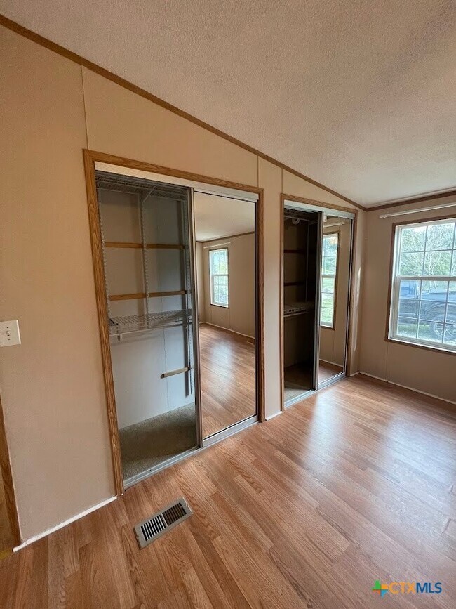 Building Photo - 1201 Island View Dr