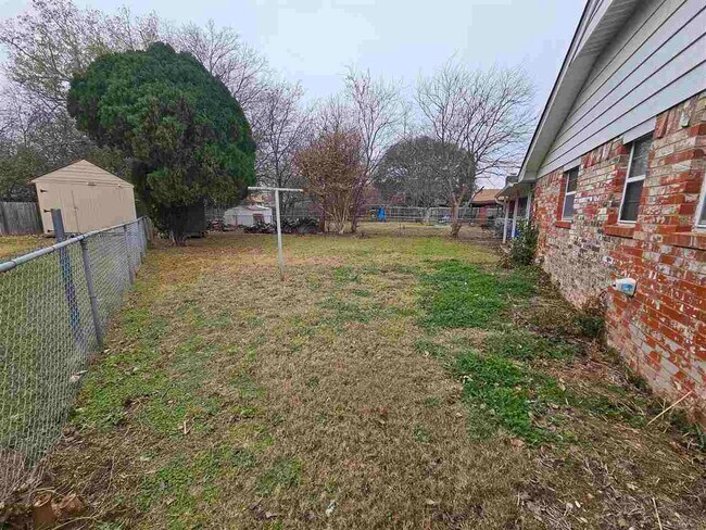 Building Photo - 5418 NW Cottonwood Dr