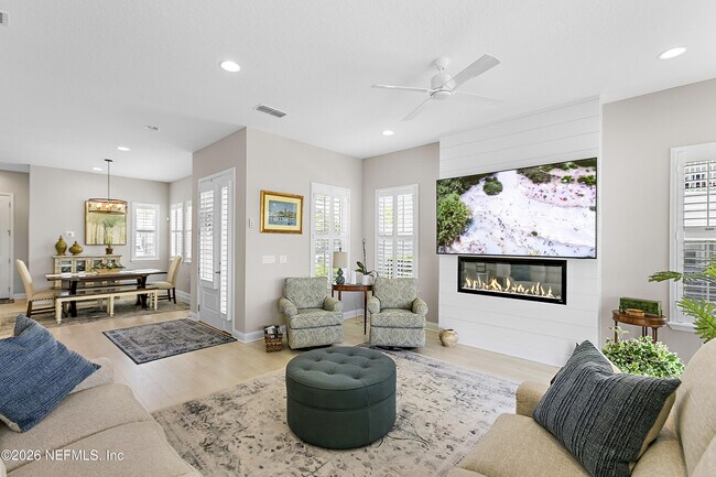Building Photo - 547 Marquesa Cir