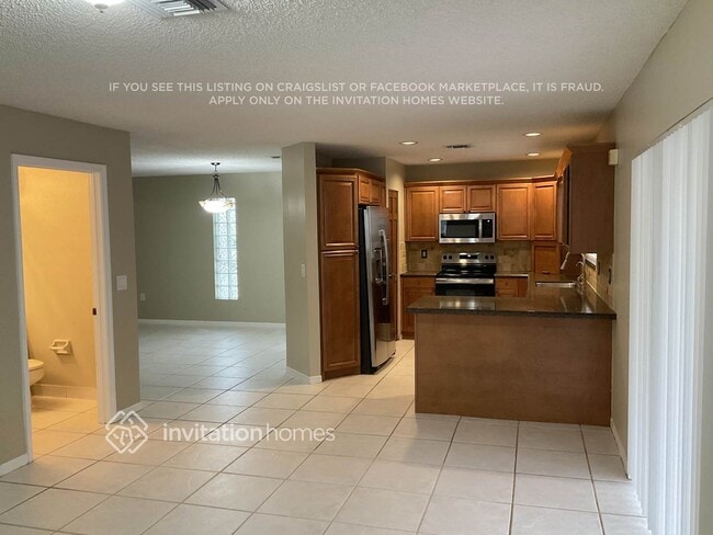 Building Photo - 2450 NW 72nd Ave