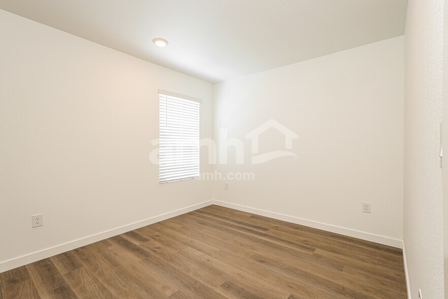 Building Photo - 949 Harvey St