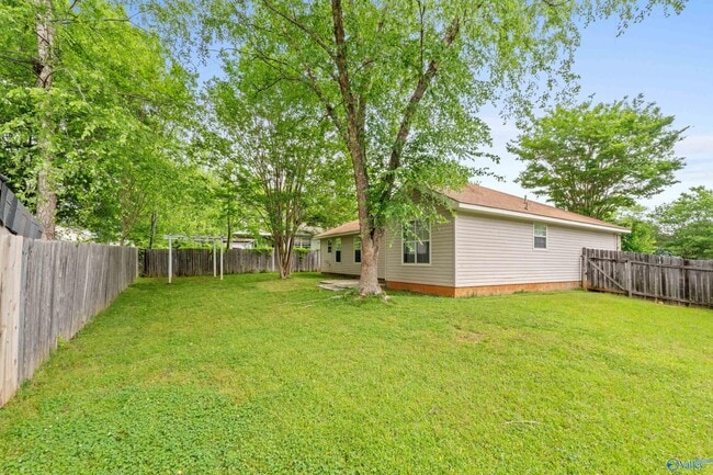 Building Photo - 113 Fernwood Cir