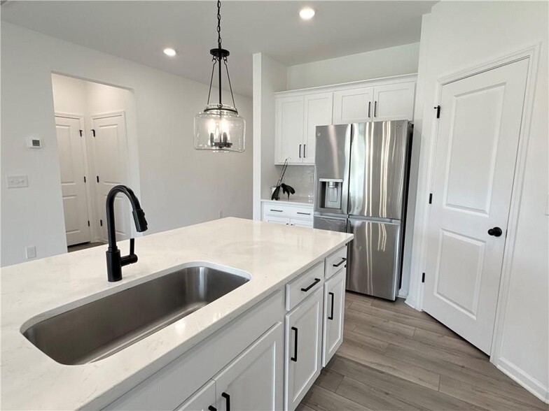 Building Photo - 207 Foxhill Dr