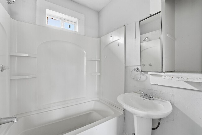 Building Photo - 2420 Stevens St