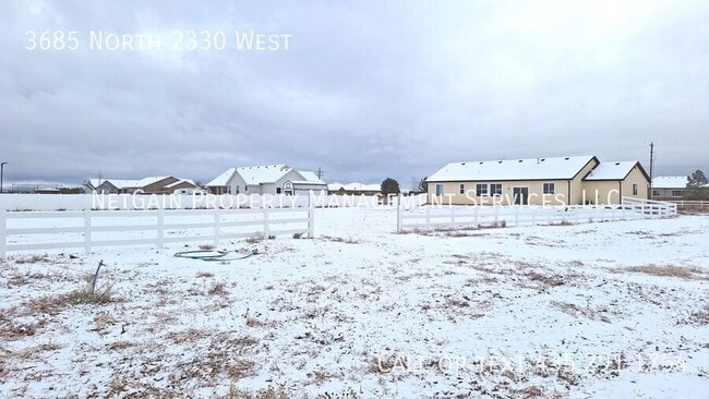 Building Photo - 3685 2330