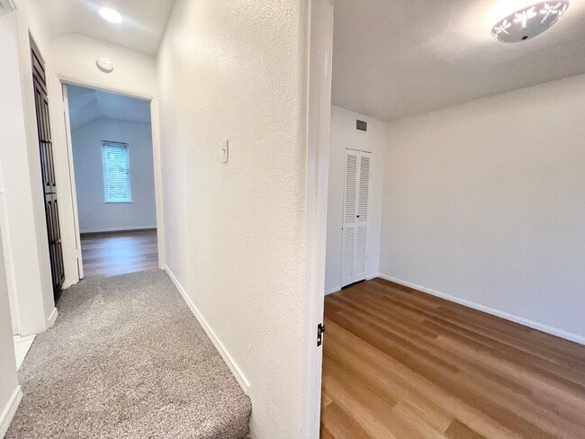 Building Photo - Charming Two Story Home in Belmont Shore near 2nd Street