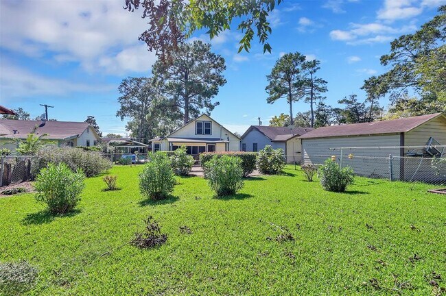 Building Photo - 1004 Mccall Ave