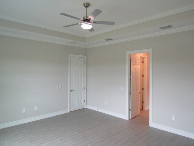 Building Photo - 608 Maraviya Blvd