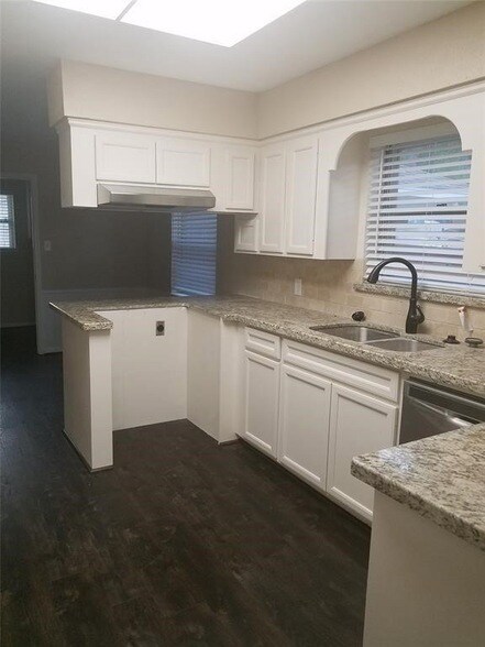 Building Photo - 230 Blue Castle Ln