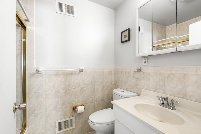 Building Photo - 519 3rd St