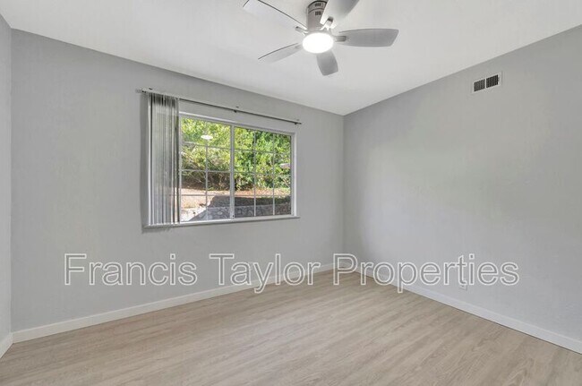 Building Photo - 16303 Avenida Florencia