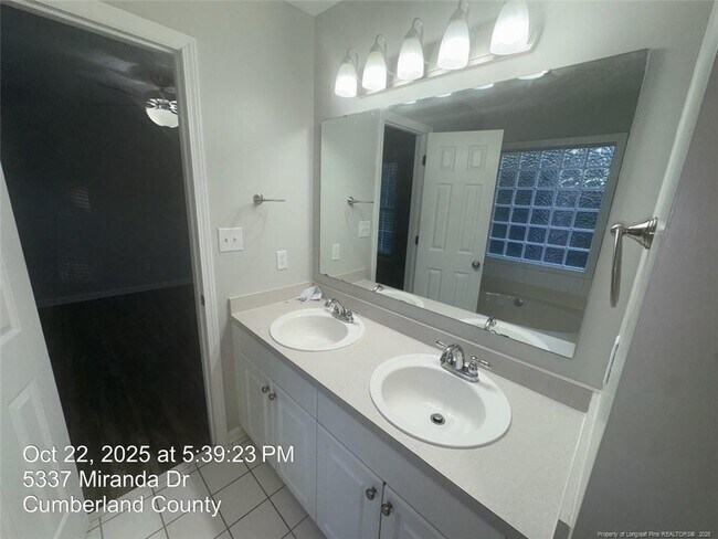 Building Photo - 5337 Miranda Dr