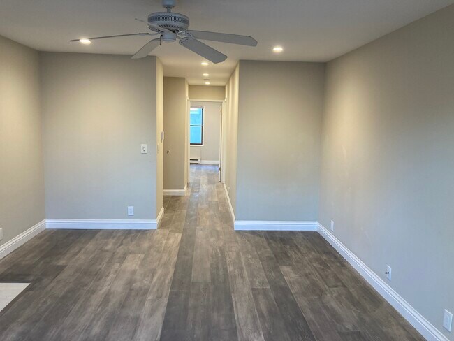 Open floor plan perfect for a couple or roommates - 759 Villa St