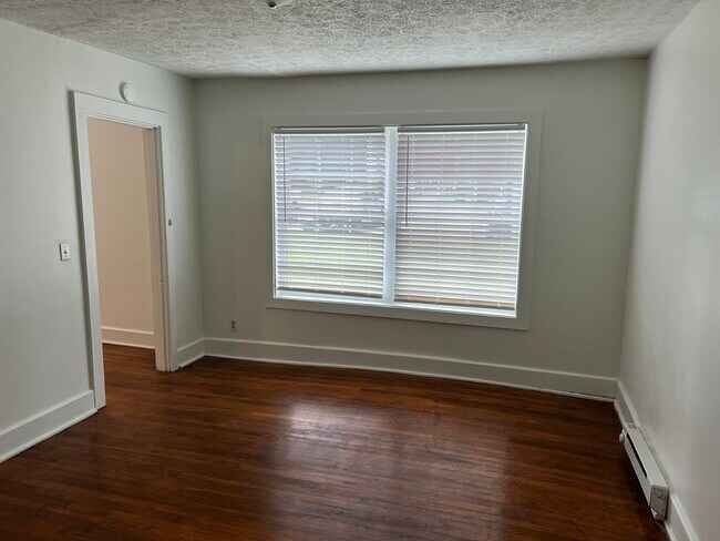 Building Photo - 419 Belmont Ave