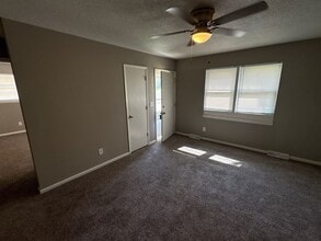 Building Photo - 5036-5038 N Topping Duplex