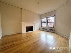 Building Photo - 1 bedroom in EVANSTON IL 60202