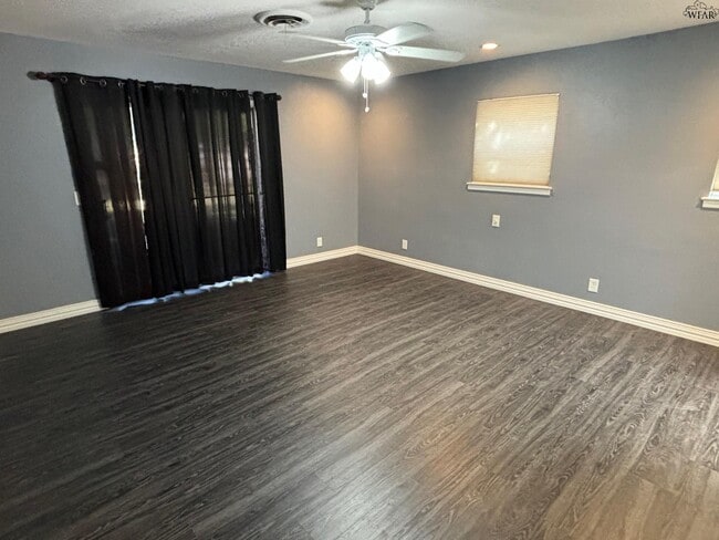 Building Photo - 2627 Bretton Rd