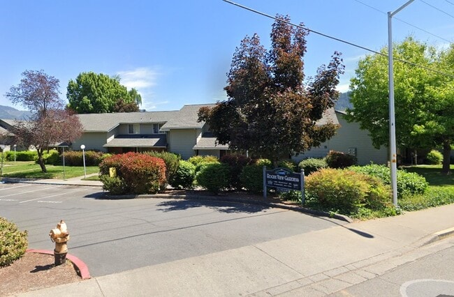 Building Photo - 1100 Fruitdale Dr